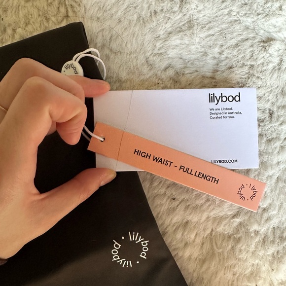 Lilybod sports bra and legging set - Picture 8 of 9